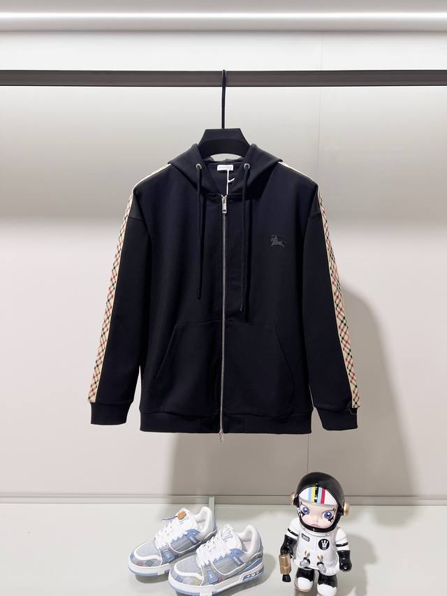 Burberry 巴宝莉定制面料套装拉链连帽外套 战马微标刺绣Logo格纹手袖织带拼接工艺 官方同步 高版本 高品质 时尚个性 百搭潮流 纯原品质 原版面料 吊