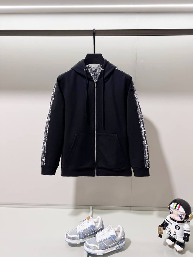 Fendi 芬迪 定制面料套装拉链连帽外套 经典手袖Ff字母Logo标识织带拼接工艺 官方同步 高版本 高品质 时尚个性 百搭潮流 纯原品质 原版面料 吊牌 领