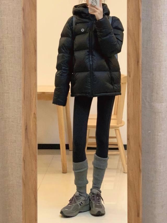 Lululemon露露乐檬新国标90白鸭绒 2025 冬季必入 2025 冬季封神款！Lululemon 户外羽绒服｜短款面包服 + 拒水面料，男女同款保暖显瘦
