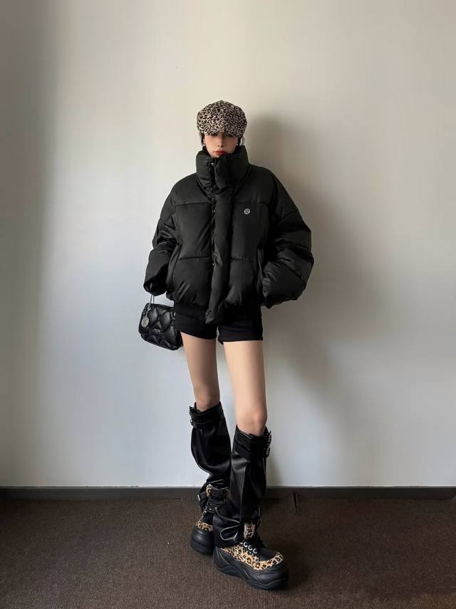 Lululemon 露露乐檬 2025 复古封神！Lululemon25 新款黑 Pu 皮面包服，短款加厚还显高 谁懂啊家人们！Lululemon 2025 新