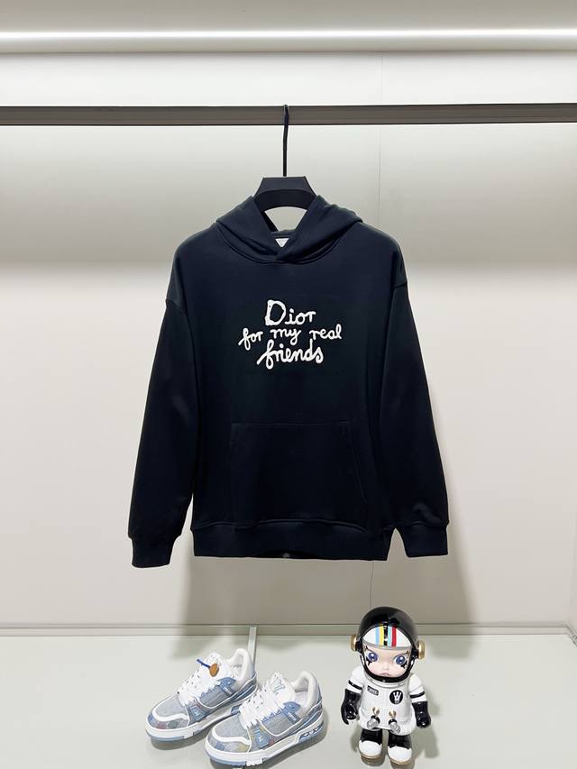 Dior 迪奥 420克纯棉面料连帽卫衣 经典胸前绳绣签名字母Logo标识工艺 官方同步 高版本 高品质 时尚个性 百搭潮流 纯原品质 原版面料 吊牌 领标 水