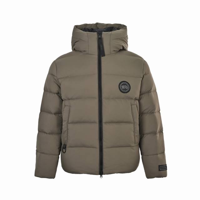 Canada Goose 加拿大鹅 黑标刺绣连帽羽绒服 Canada Goose加拿大鹅黑标羽绒服 欧阳娜娜二代 双层防绒内胆设计，防风性能超强，冬天穿会非常保