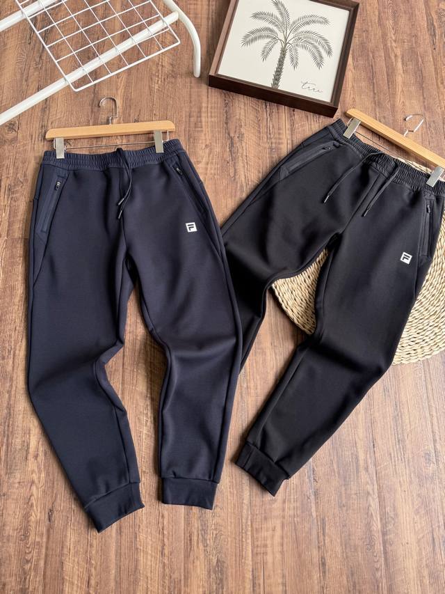 供 高品质斐乐新款男士冬季加绒裤子，保暖新选！在渐寒的季节里，一条出色的加绒裤子成为男士出行的必备单品。斐乐男士加绒裤子，以其独特的奥利绒材质，带来了不一样的穿