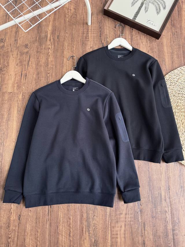 供 高品质露露男士冬季加绒圆领卫衣：暖冬刚需单品。 寒冬来袭，露露男士冬季加绒圆领卫衣以“保暖+质感+百搭”三重优势，成为男士衣橱必备款。精选棉混纺外层面料，紧