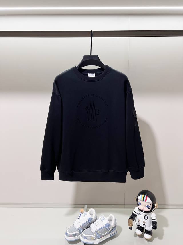 Moncler 蒙口 420克纯棉圆领卫衣 植绒印花字母Logo手臂尼龙章仔口袋标识 官方同步 高版本 高品质 时尚个性 百搭潮流 纯原品质 原版面料 吊牌 领