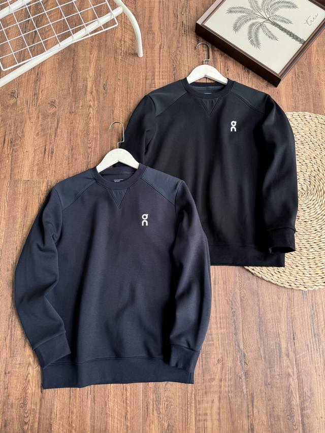 供 高品质昂跑冬季男士加绒圆领卫衣以科技面料与实用设计，成为秋冬穿搭核心单品。采用立体剪裁打造松弛有度的微宽松版型，圆领线条流畅修饰颈部，落肩袖型打破束缚，侧身