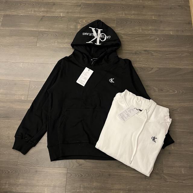 Calvin Klein Ck 帽子经典字母刺绣情侣连帽卫衣-原版代购品质 Color：黑色 白色 Size：S M L Xl Number ： 920 独家定