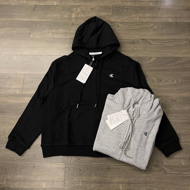 Calvin Klein Ck 经典小字母刺绣情侣薄绒连帽拉链卫衣外套-原版代购品质 Color：黑色 灰色 Size：S M L Xl Number ： 90