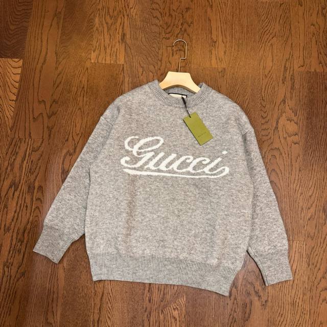 Gucci 古驰 24Ss 签名字母 Logo 白色提花嵌花情侣宽松圆领针织毛衣-顶级版本 Color：灰色 Size：S M L Number：249023