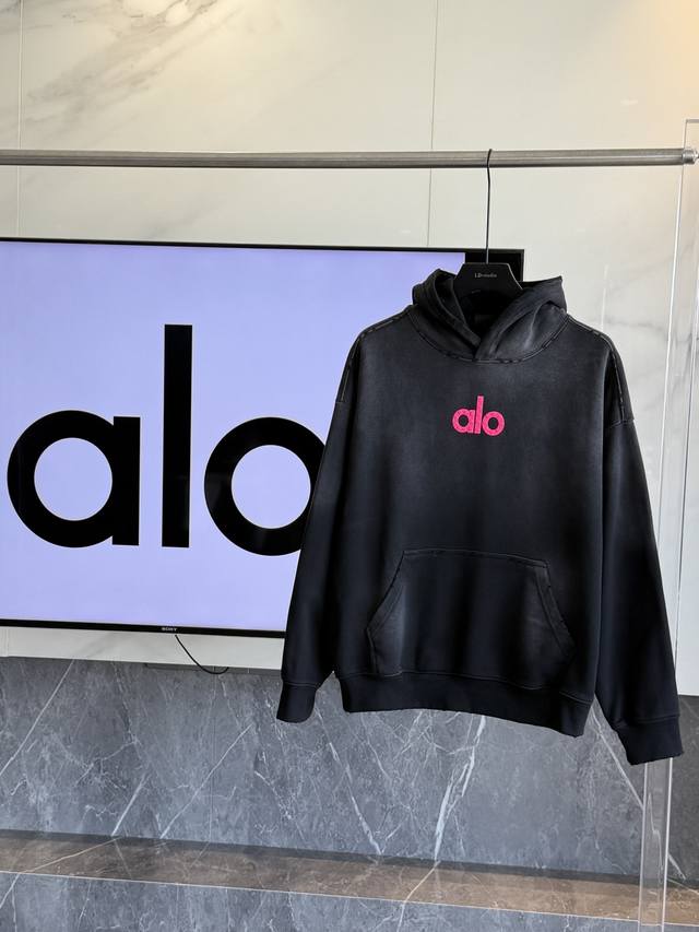 Alo 2025 新款做旧连帽卫衣 2025 最新重磅工艺连帽卫衣，水洗做旧破坏设计，区别市场普通版本，正品级研制。此款采用黑色酵素洗工艺，绝非市场错版洗水黑。