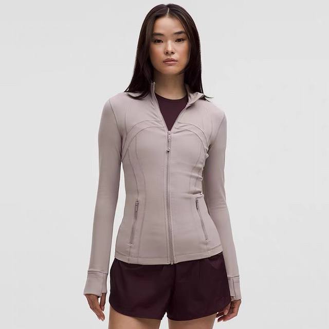 紫灰色 露露柠檬丨Lululemon丨 Define 女士运动夹克瑜伽服健身服套装立领外套 在运动服饰领域，Lululemon 一直以其卓越的品质和创新的设计引