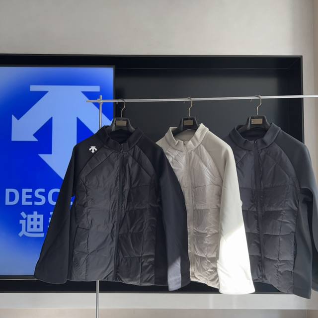 羽绒拼接Baby绒 冬季经典款Descente迪桑特男士立领拼接网纹布袖内Baby绒外套男女同款轻薄羽绒服 官网爆款系列，也是今年办公室必备商务装！90%新国标