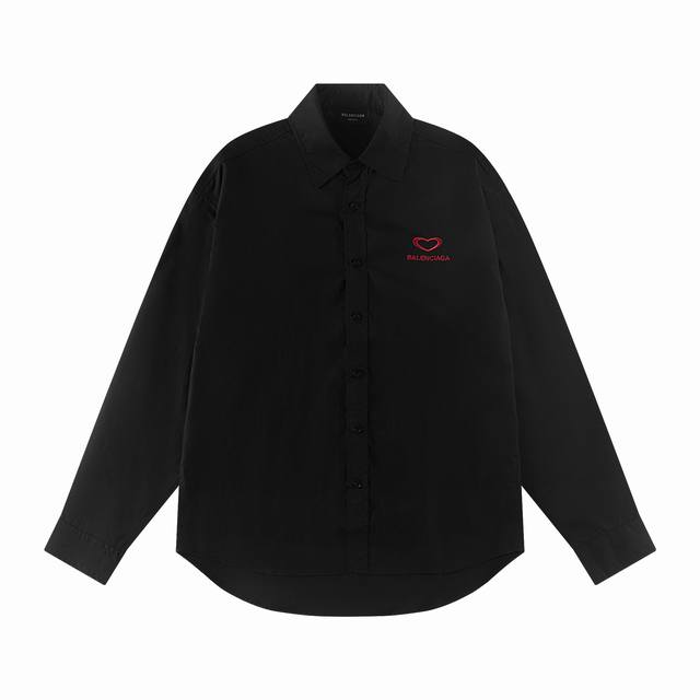 Balenciaga 巴黎世家 七夕限定款 前幅经典字母爱心刺绣工艺 长袖衬衫 绣花字母Logo刺绣衬衫 采用定制面料，面料上身柔软舒适，极其细腻 ！ 袖口采用