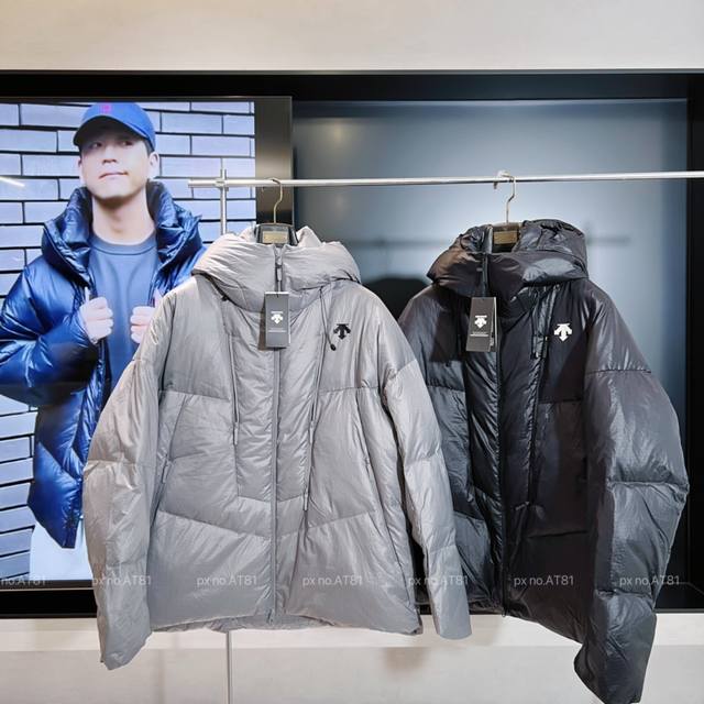 轻盈式200G超厚羽绒 25冬季 高端Descenteblanc迪桑特Allterrain 81系列男士亮面全地形羽绒服 迪桑特设计师持续追求兼具功能性的设计，