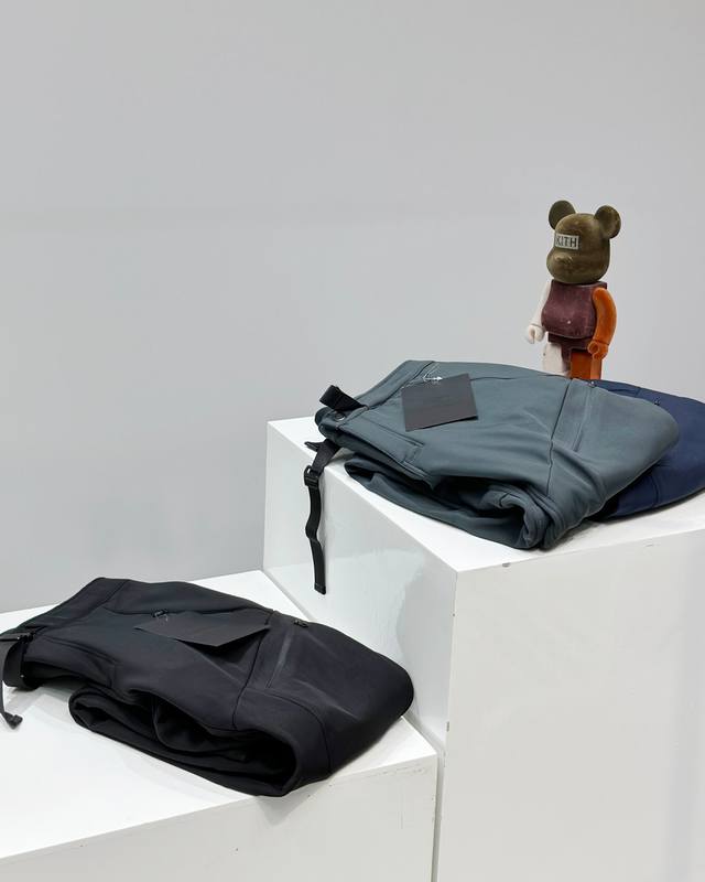 刺绣版 Arc'teryx始祖鸟冬新款男子Palisade Pant软壳加绒长裤 此款裤子非常百搭，日常上班 户外运动都可以穿着，此款经过鸟家多位著名设计师的精