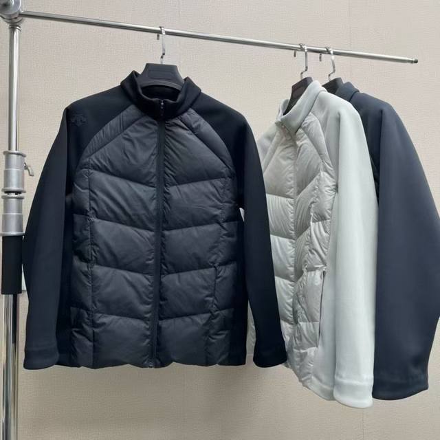 降价福利 供 。25Ss冬季Descente迪桑特拼接羽绒服张译安欣同款运动轻盈羽绒外套 迪桑特Allterrain系列，作为高端城市机能服装的代表，巧妙地将时