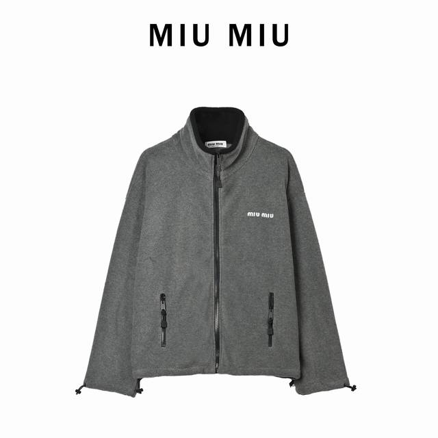 Miumiu缪缪摇粒绒立领拉链外套 Miu家25秋冬 克重磅再生摇粒5Mm绒外套，男女同款，全新一季Miumiu摇粒绒外套，面料是全新防静电处理过的100%聚酯