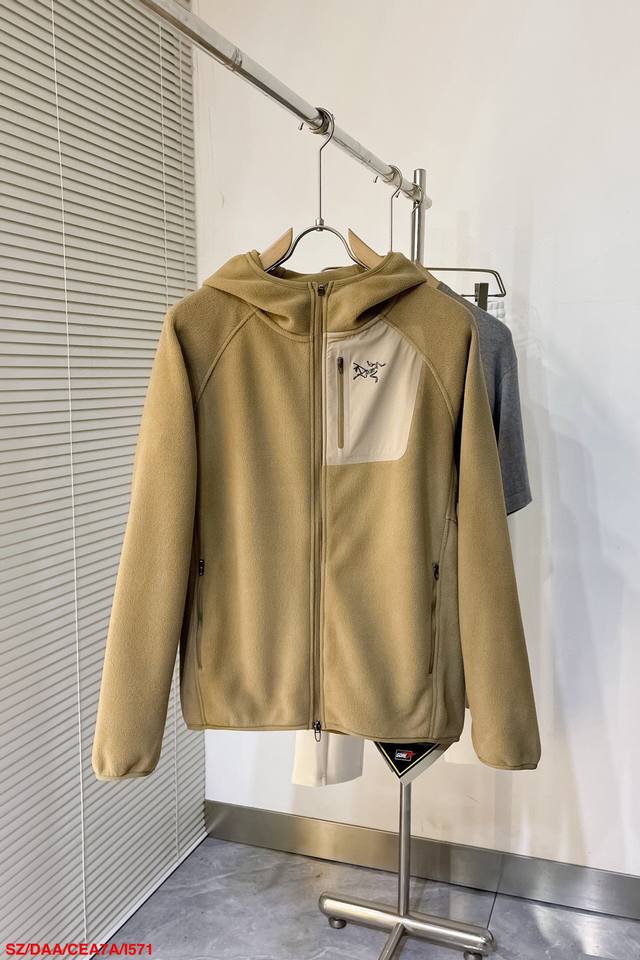 供 Arc'teryx 始祖鸟户外男士立领抓绒衣，加绒摇粒绒外套宽松开衫 保暖抓绒衣给生活多一点时尚找到自己Style 可外穿，可内搭，搭配冲锋衣外套加厚保暖温