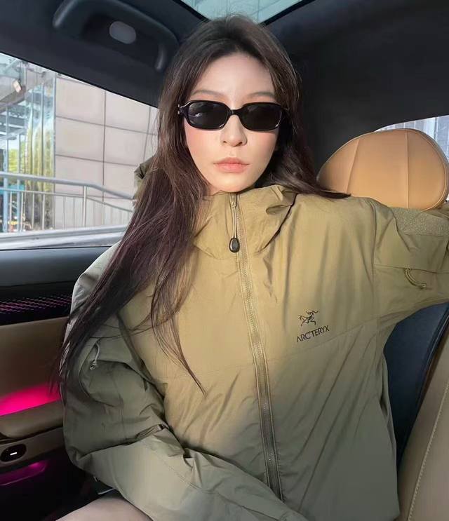 官网爆款！供 。 分男女款 Arc'teryx始祖鸟 Atom Sv Hoody 男女 保暖棉服 冬季新品，户外 男士防风保暖连帽户外运动棉服 简约大气的色彩搭