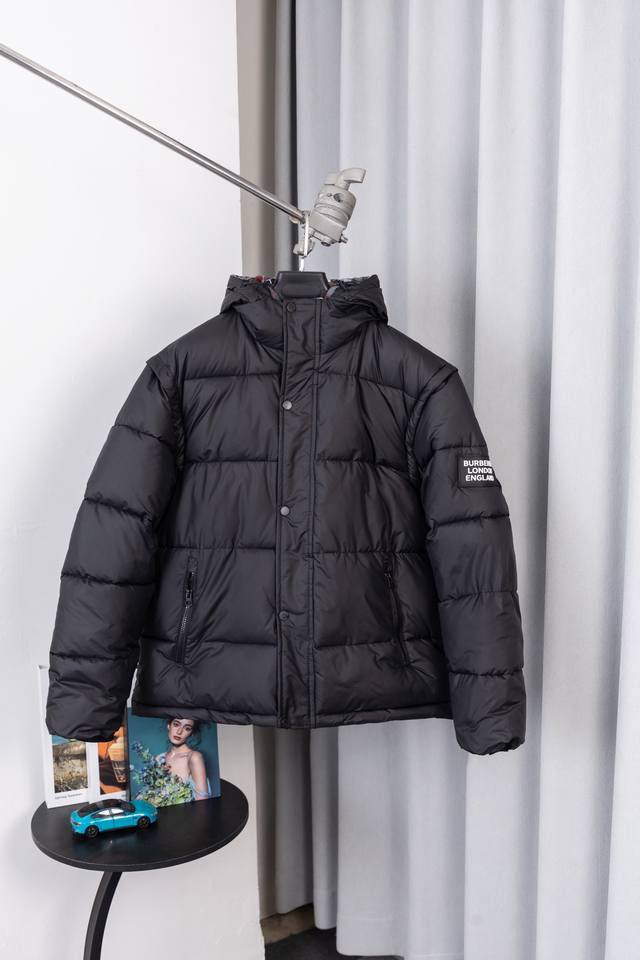 款号：S032 顶级版 巴宝莉拆卸，Burberry一款超重工，版型不挑人。谁穿谁好看。一衣两穿无论是作为长袖穿的还是脱掉袖子当穿！上身效果都太Nice了吧！面