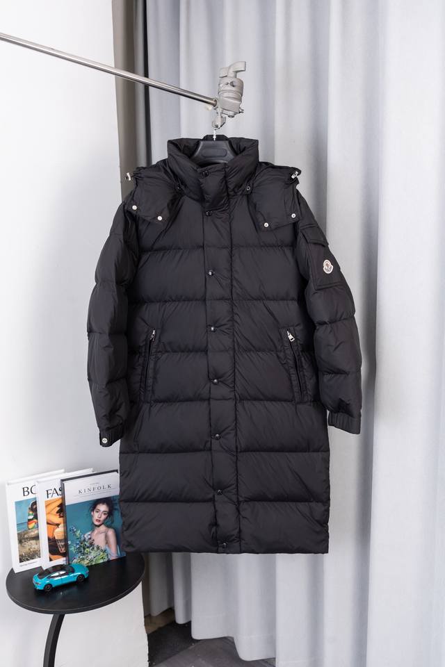 款号：C09 Moncler Hanoverian行 哑光雾面 长款蒙口男士羽绒服夹克外套. 850+蓬松度这款Hanoverian男士长款羽绒夹克集Moncl