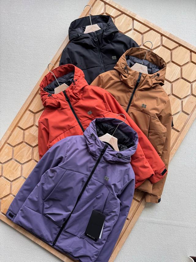 官网同款！可隆棉服！供 25年冬季新品，户外情侣款连帽加厚羽绒棉服！ 户外功能防水级别 ，细节图均为实拍 ，防水压胶拉链 ，所有走线做工精细不粗糙，高档有质感