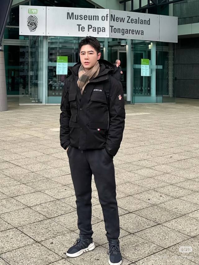 新款上新 顶级版本 Moncle蒙口复古机能工装鹅绒羽绒服 蒙口 顶级原版秋冬最新款官网同步款羽绒服！ 专柜在售 简洁大方百搭登山系列羽绒服，全球订单流出物，客