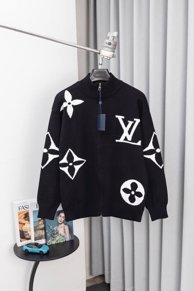 款号：M028 驴家2025新款大号老花Logo拉链情侣款圆领毛衣 高版本顶级品质 羊毛纯棉混纺材质 蛋白质纤维 蓬松而有空气 有弹性 质感舒适亲肤不扎身 细腻