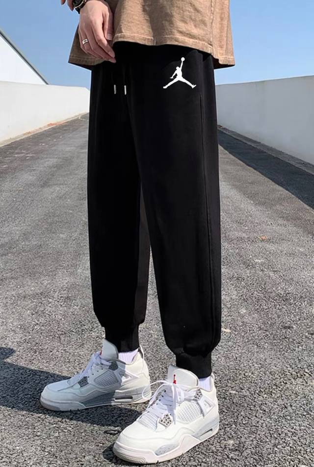 Air Jordan乔丹Aj春秋季超百搭经典小标螺纹运动卫裤束脚裤收脚裤休闲裤 ｜无敌版型｜｜男女同款｜ 面料采用超高品质华棉 最大的优点就是亲肤性跟保形性好