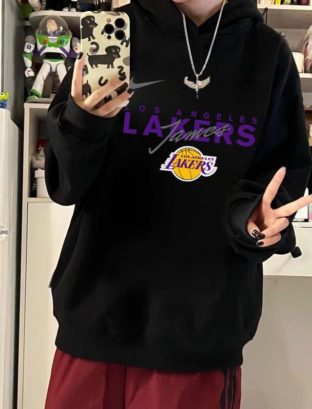 Nba X Nike 耐克湖人队詹姆斯训练服春秋季连帽卫衣 本款采用新疆长绒棉纯棉面料，不起球不褪色不变形，质量超级好，柔软的让你爱不释手，布料挺实，绝对厚实，