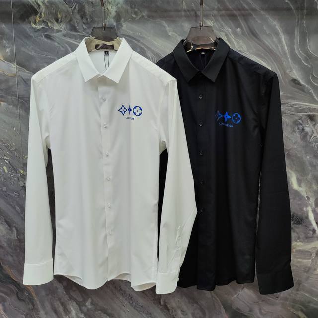 路易威登 Lv 2025Ss新款长袖 衬衫 衬衣，高端版本！专柜定制面料 透气舒适度高，细节无可挑剔，品牌元素设计理念，体现高品质。手感细腻柔软！呈现休闲裁剪，