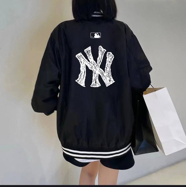 Mlb Yankees-Ny素描春秋季新品创意Logo宽松夹克棒球服外套 官网发售｜超强版型｜男女同款 精选垂感一流复合双层南韩丝高级面料 手感超棒 丝滑垂坠