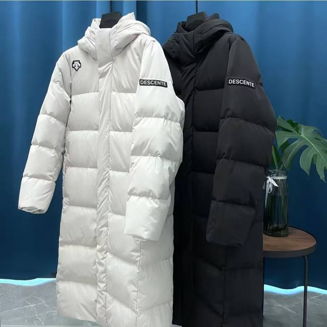 上新 。高版本 Descente 迪桑特 秋冬新款首尔版长款过膝连帽羽绒服拼接拼色羽绒大衣男女同款 不需要华丽的言词 最牛的带给你们 长款羽绒服，这款在平台备注
