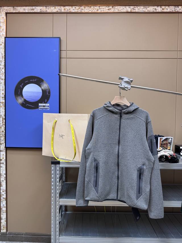 Arc'teryx始祖鸟 Covert Cardigan 保暖 男子连帽拉链抓绒衫 当寒意逐渐袭来一秋日傍晚、冬日白昼、高海拔的夏夜一你需要温暖而高效的外套。C