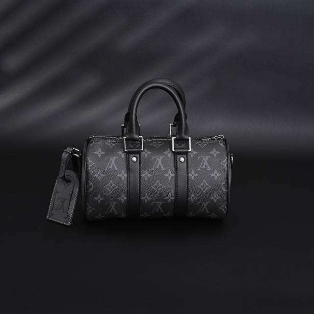 Louis Vuitton Lv Keepall 25 黑灰老花枕头包单肩徐挎包 M45936 #原单品质 原厂牛皮，帆布涂层，皮革饰边，可调节包带。#全套礼盒