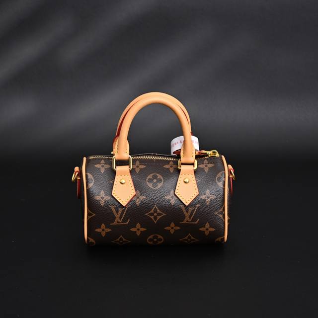 Louis Vuitton Lv Speedy Nano 迷你枕头包 #原单高品质 标志性经典永恒。优雅低调的外形设计和宽敞的包身更加入了实用性。 Size :