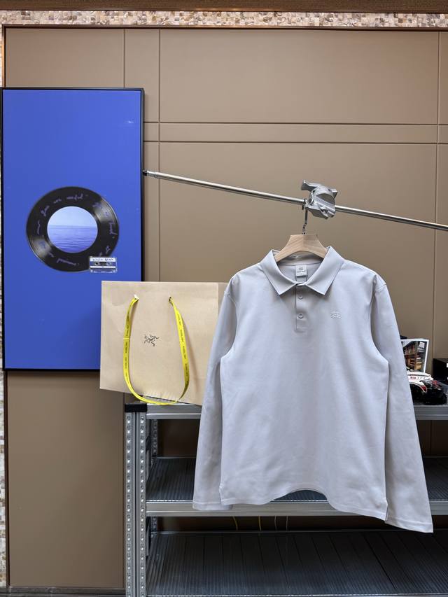 Kolon Sport可隆户外休闲衣男士肌理感拉绒上衣商务Polo衫 兼顾商务风度与舒适体感的男士Polo衫 大身采用肌理感面料结合内里拉绒工艺，触感柔软丰盈，