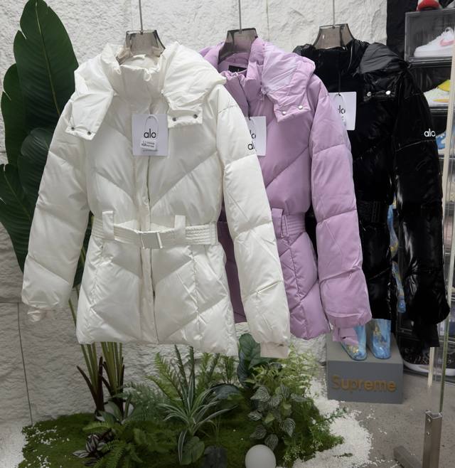 代购级 # Alo 连帽金标棉聚氨酯防风防水防油污收腰冬季保暖滑雪 女款 颜色：黑色 白色 紫粉色 尺码：S M L