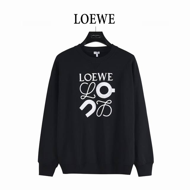 Loewe 罗意威& On 联名字母Logo标识刺绣卫衣 采用双层加厚针织面料，倍感舒适。与 Loewe联合设计，独具特色，舒适有加。 经典个性刺绣大标识 圆领
