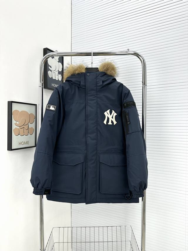 上新 ｜Mlb纽约洋基队 徽标工装羽绒服 藏青 尺码：Xs ，S ，M ，L ，Xl ，Xxl 描述：Mlb是韩国F&F旗下潮流服装品牌，拥有150年历史的经典