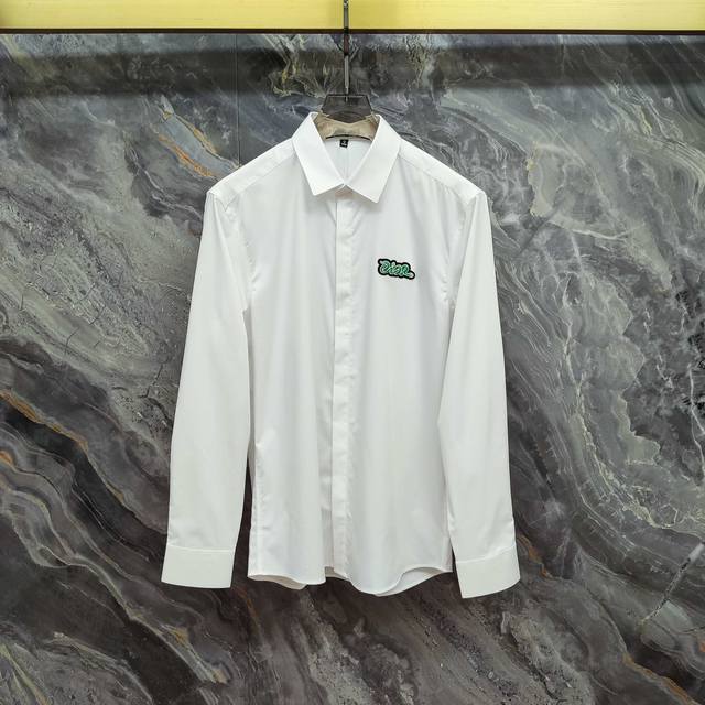 古奇 Gucci 2025春夏新款长袖 衬衫 衬衣，高端版本！专柜定制面料 透气舒适度高，细节无可挑剔，品牌元素设计理念，体现高品质。手感细腻柔软！呈现休闲裁剪