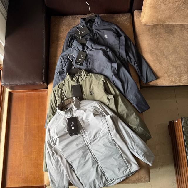 Kailas凯乐石Ac 60 立领棉服P棉保暖外套防泼户外登山徒步男款 简直是户外与日常穿搭的“宝藏选手”！轻若无物，穿上身几乎没负担，却有着出色的保暖力，像给