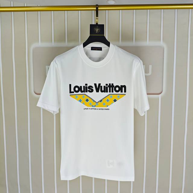 Lv 路易威登2025春夏新款原单男士圆领短袖T恤 专柜同步售卖 高端品质 高版本 Os版型阔版 爆款胸前Logo印花字母设计 定制进口双股100%纯棉面料 手
