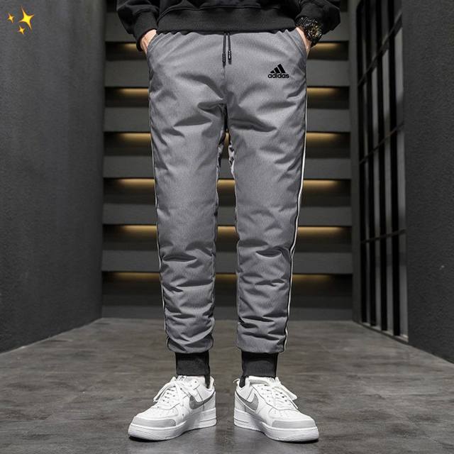 供 Adidas 阿迪达斯男神女神冬季必备！轻户外防风锁温加厚保暖羽绒裤，90白鸭绒！ 采用专业级户外防风防水透气面料，内里百分百90白鸭绒填充，轻量化设计，很