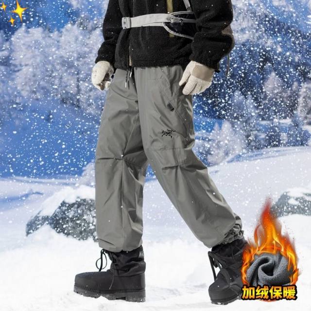 供 Arc'teryx始祖鸟 秋冬新款加绒工装裤户外保暖裤 口袋拉链冲锋裤内里复合绒超暖和 版型超正 冬季户外运动登山神裤！即防水又保暖加绒！而且防油污！绝对是