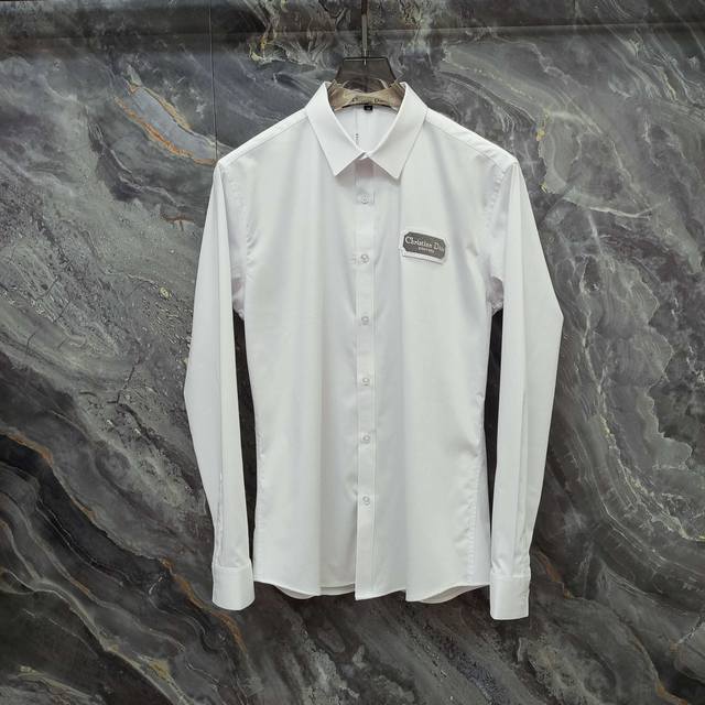 迪奥 Dior 2025Ss新款长袖 衬衫 衬衣，高端版本！专柜定制面料 透气舒适度高，细节无可挑剔，品牌元素设计理念，体现高品质。手感细腻柔软！呈现休闲裁剪，
