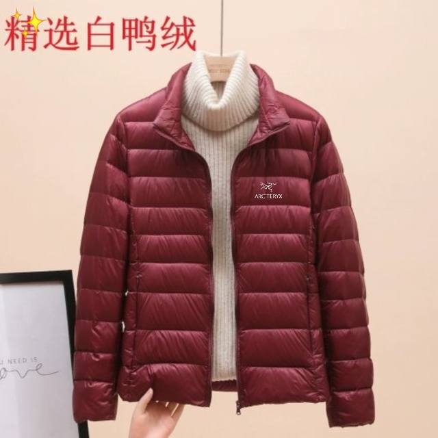 供 Arc'teryx始祖鸟秋冬季羽绒服女士轻薄时尚白鸭绒休闲通勤保暖外套女潮！！ 在渐凉的季节里，薄款羽绒服宛如一位贴心的伙伴，轻盈地守护着你的温暖。 它没有