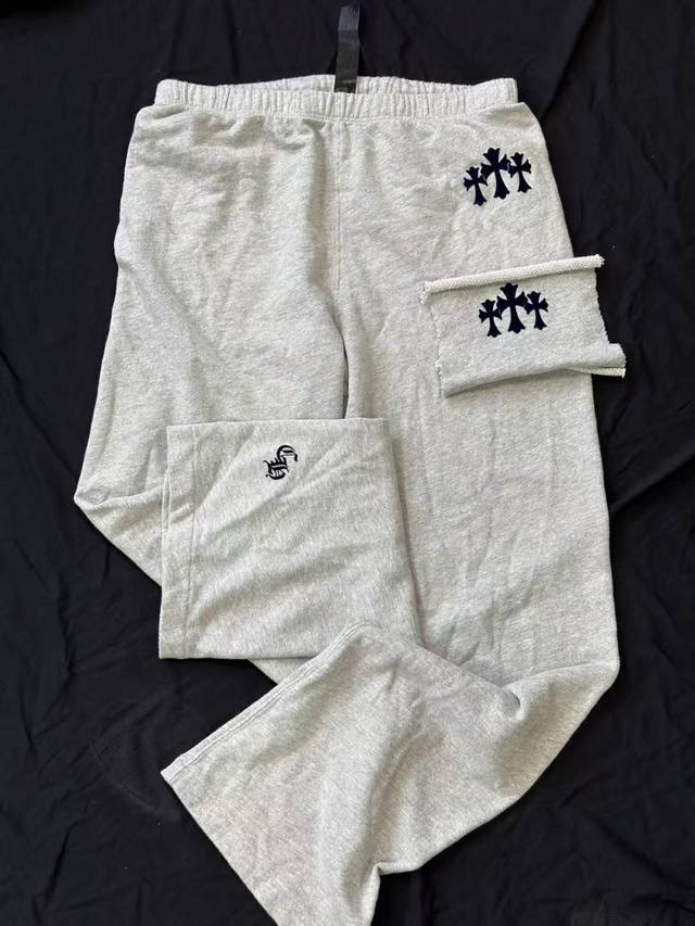 Chromehearts克罗心｜植绒工艺宽松直筒长裤 2025秋冬新款刺绣松紧带休闲裤，专柜定制面料采用400克高版毛圈面料，透气舒适度高，细节无可挑剔，不起球