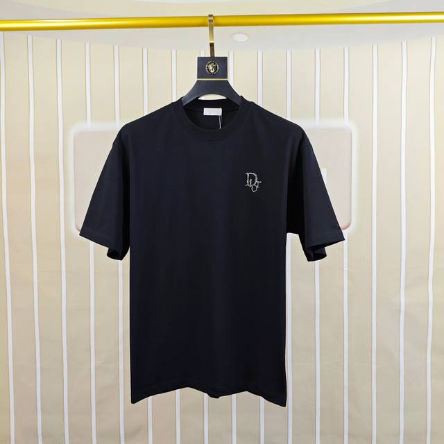 D*Or 迪奥2025早春新款原单男士圆领短袖T恤 专柜同步售卖 高端品质 高版本 Os版型阔版 爆款胸前印钻字母Logo图案设计 定制进口双股100%纯棉面料