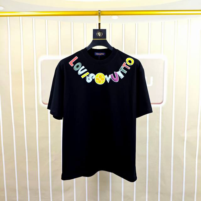 Lv 路易威登2025春夏新款原单男士圆领短袖速干T恤 专柜同步售卖 高端品质 高版本 Os版型阔版 爆款胸前印花Logo图案设计 定制进口双股100%纯棉面料